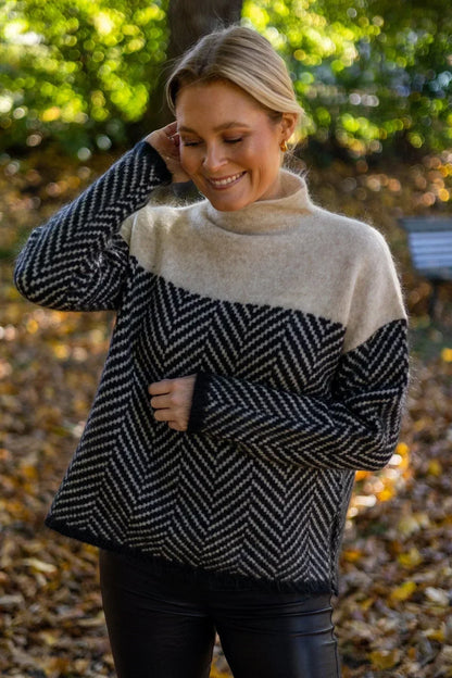 Genevieve - Premium Turtleneck in Luxurious Knit