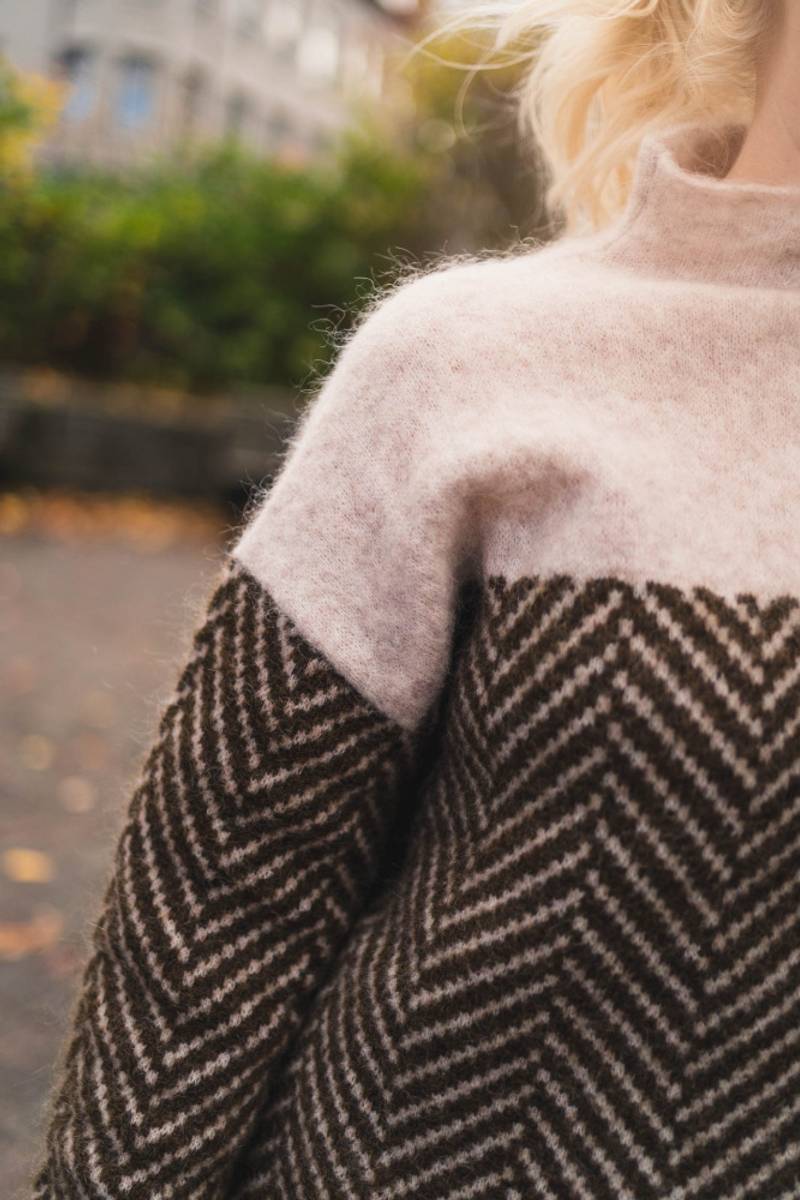 Genevieve - Premium Turtleneck in Luxurious Knit